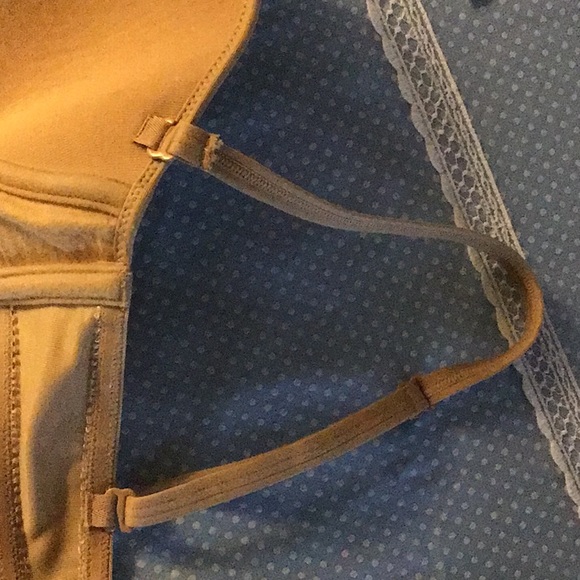 NUDE LIGHTLY-PADDED CONVERTIBLE SEAMLESS BRA - Picture 2 of 3